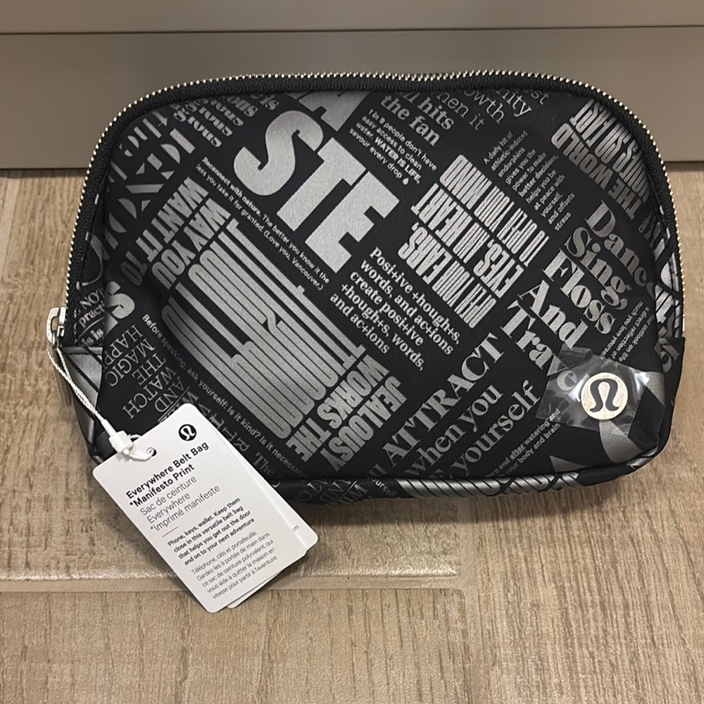 Lululemon Everywhere Manifesto Print Belt Bag Women - 1L